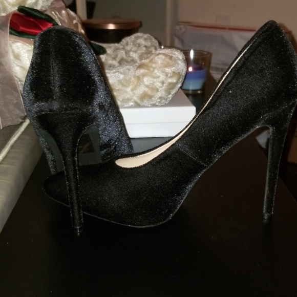 Black suede high heels - Picture 1 of 2